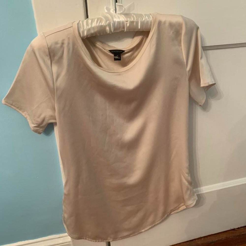 Silky, satiny ANN TAYLOR scoop neck cream-colored blouse